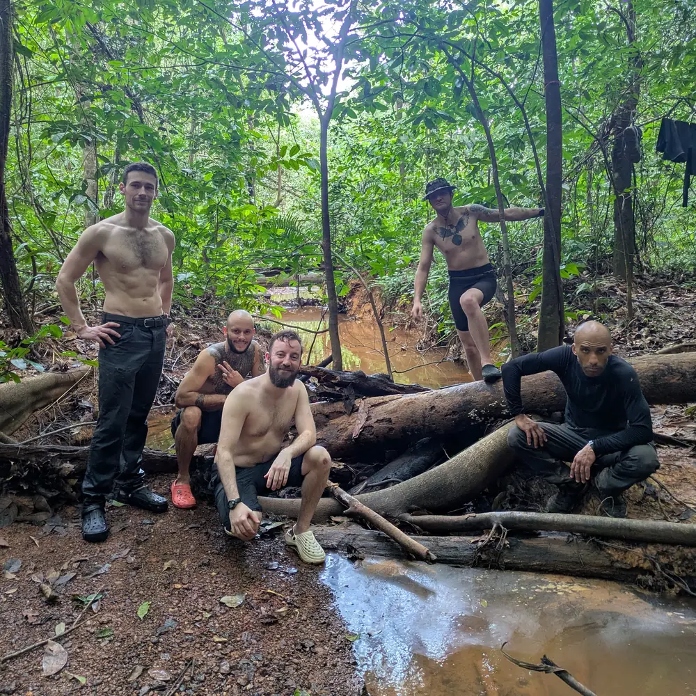 Traversée de rivière en groupe