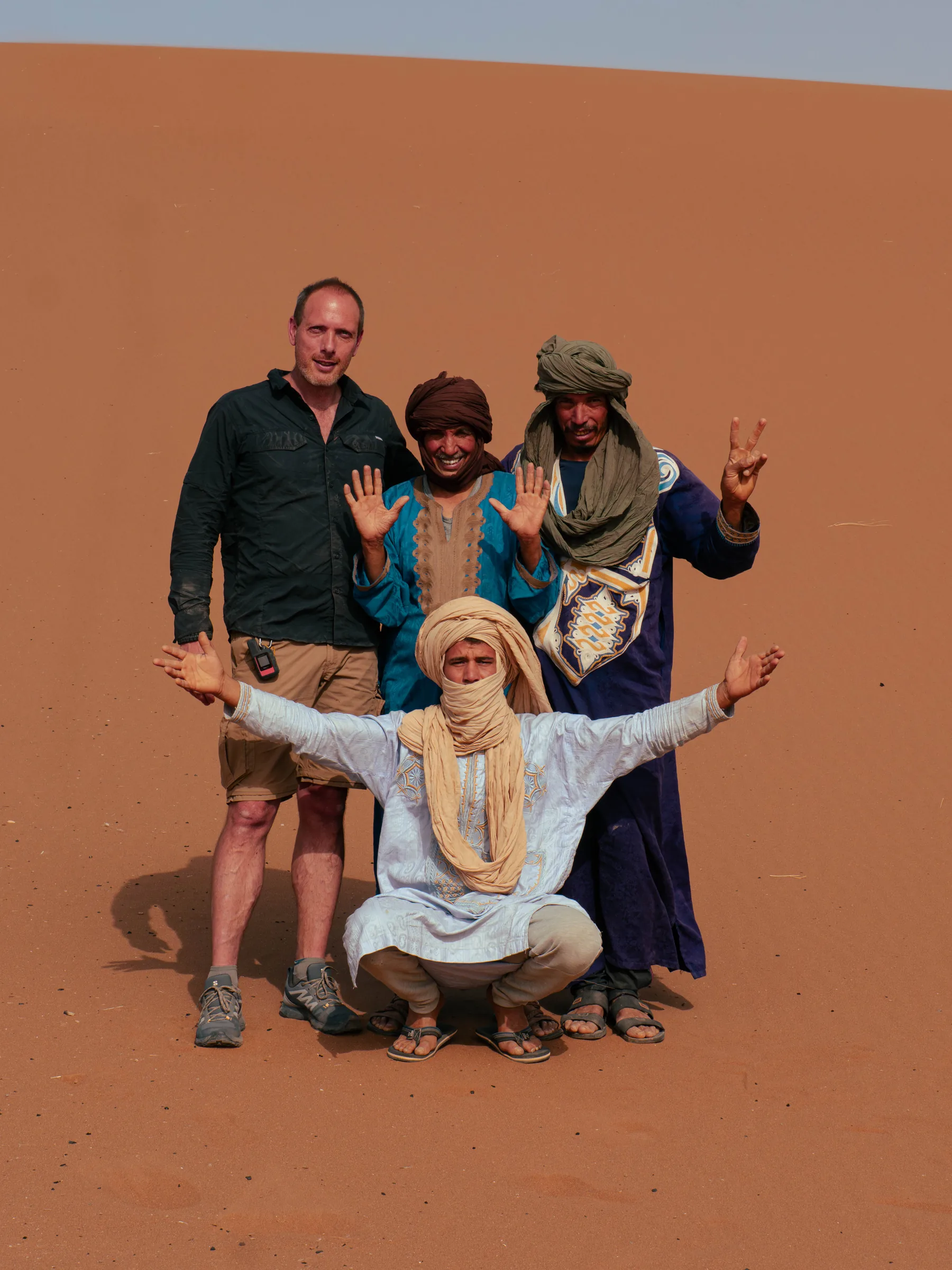 Laurent et trois personnes dans le désert